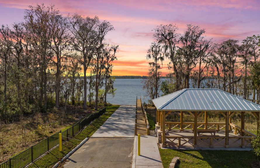 Waterfront serenity, every day