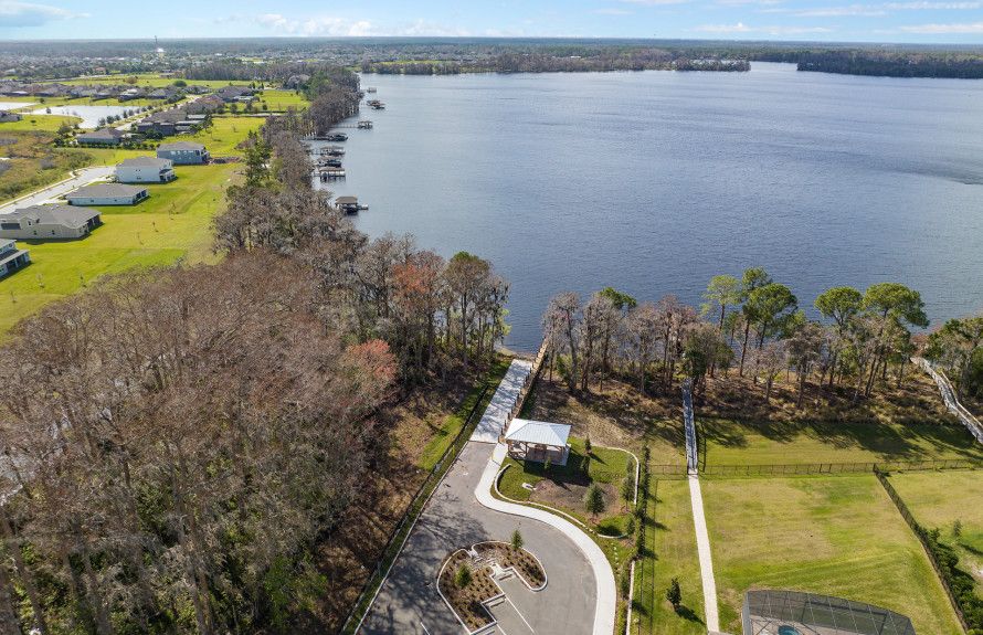 Access to Lake Pickett