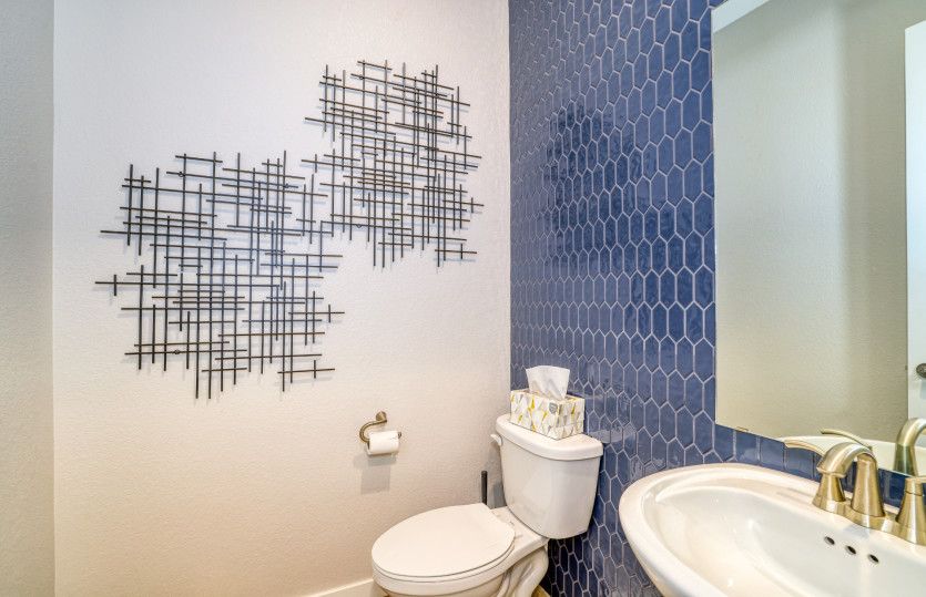 The functional powder bath is conveniently located for your guests to use.