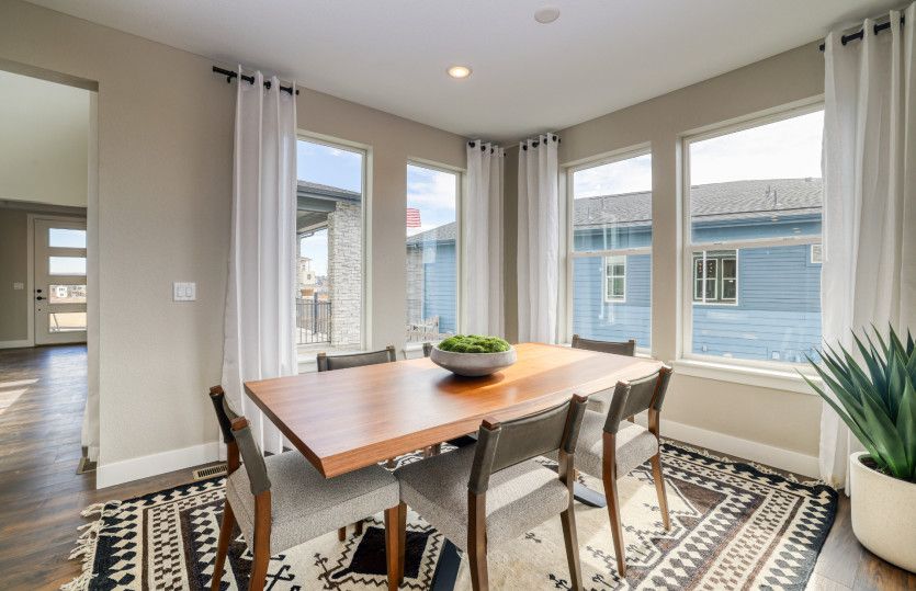 This space is illuminated with natural light thanks to the large windows surrounding it.