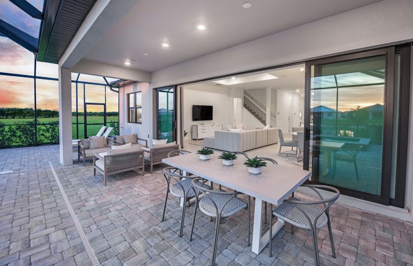 Covered lanai, perfect indoor/outdoor living