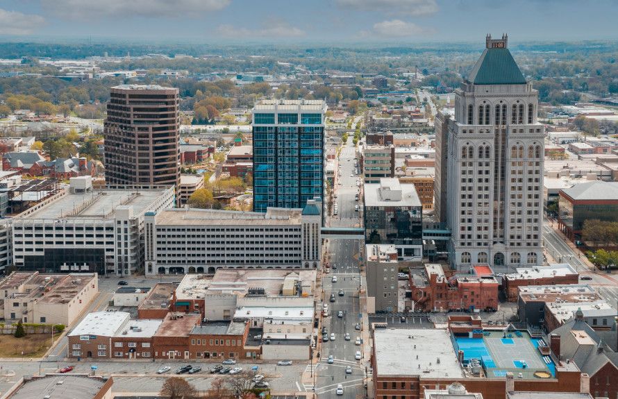 15 mins to Downtown Greensboro