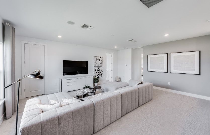 Open loft space, great for a game room