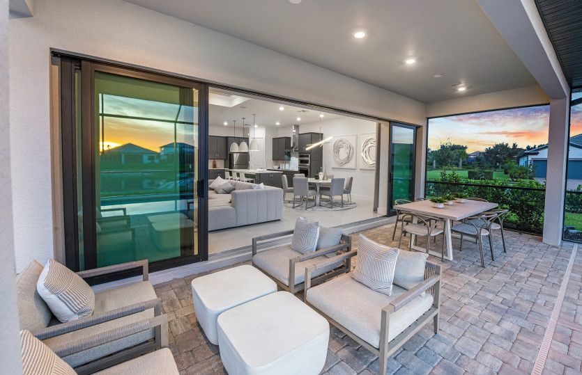 Covered lanai, perfect for outdoor living