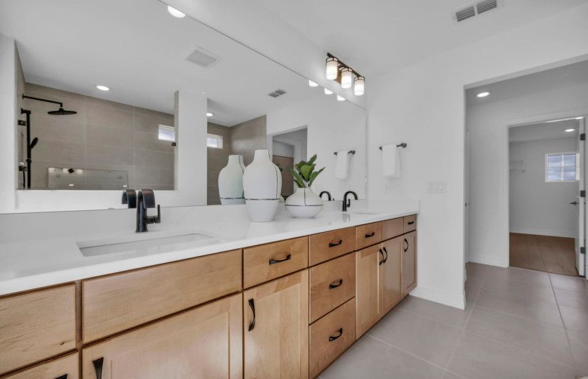 Oakhurst | Owner's Bathroom
