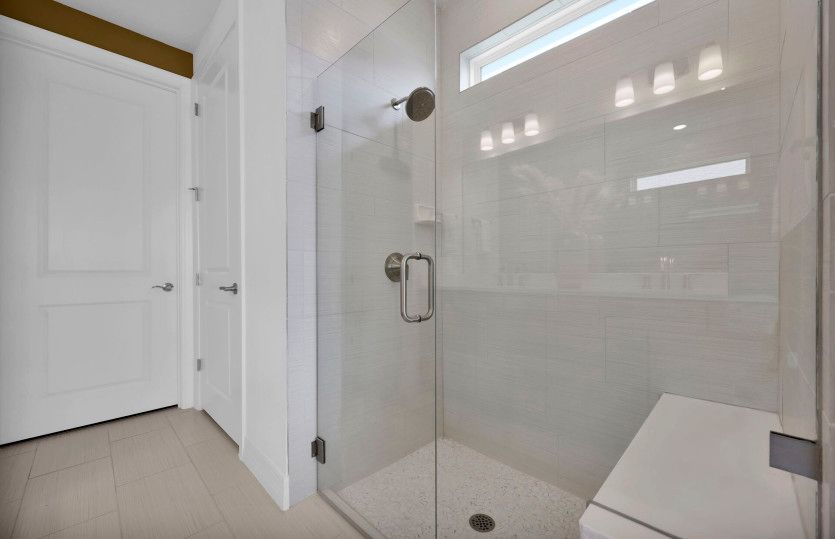 Contour | Owner's Walk-In Shower