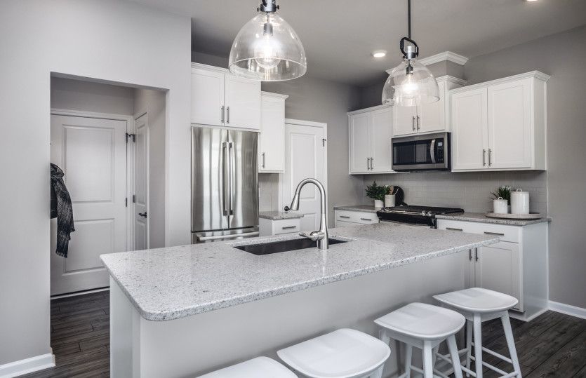 Kitchen with large Island