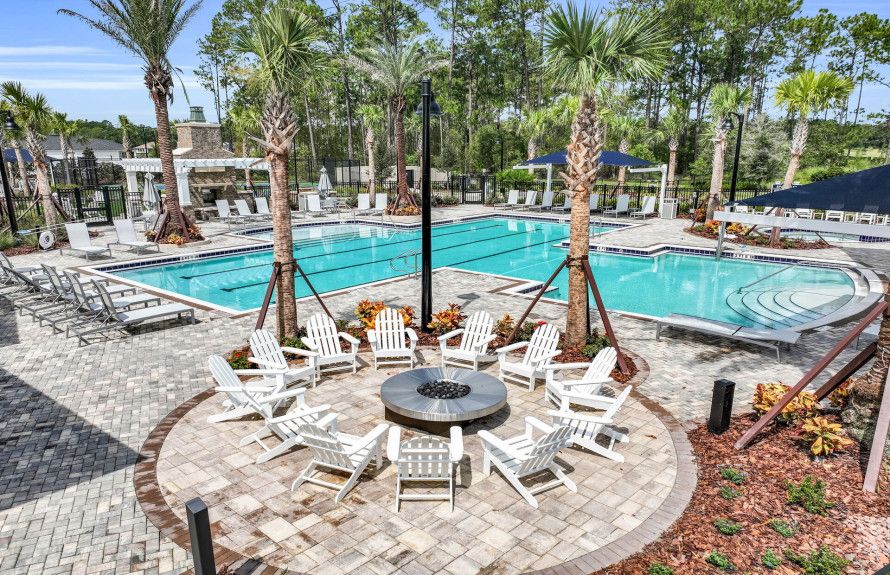 Outdoor Firepit & Pool