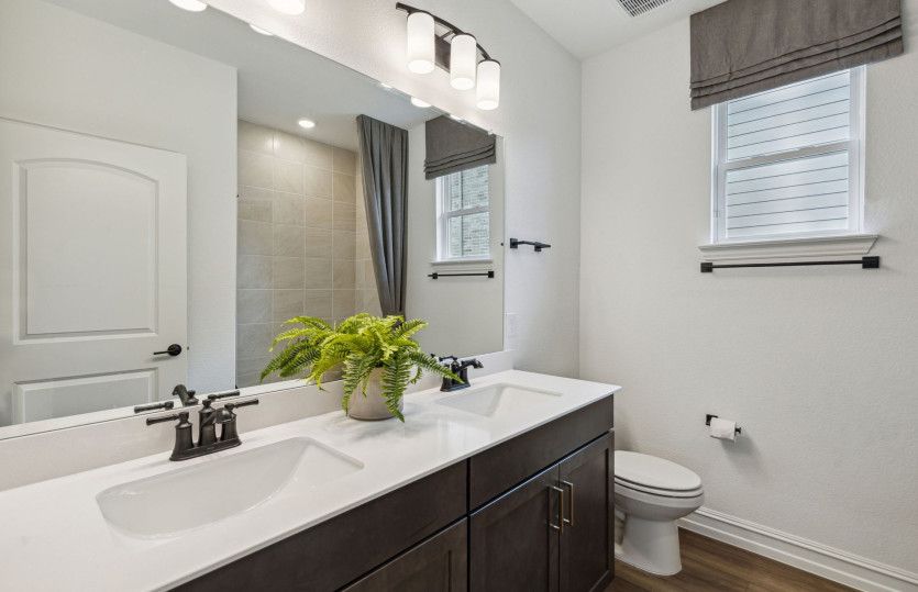 Spacious secondary bathroom