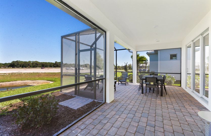 Extended lanai with ample outdoor space to enjoy