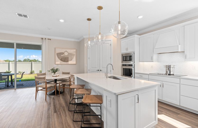 Spacious Kitchen & Cafe