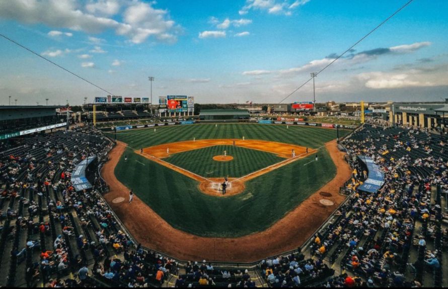 Minutes to the Dell Diamond