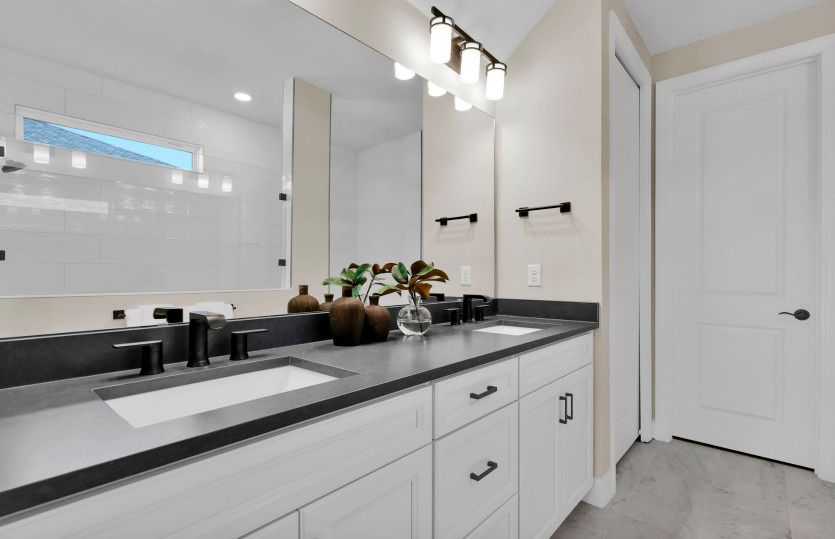 Whitestone | Owner's Bathroom