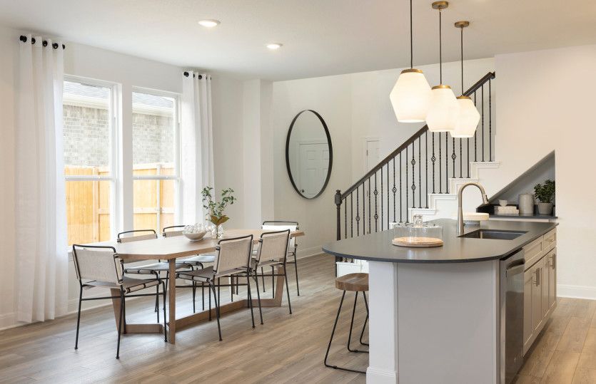 Open Entry Leading to Dining & Kitchen Area