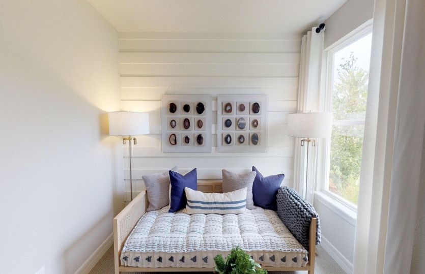 Bright secondary bedroom for Guests