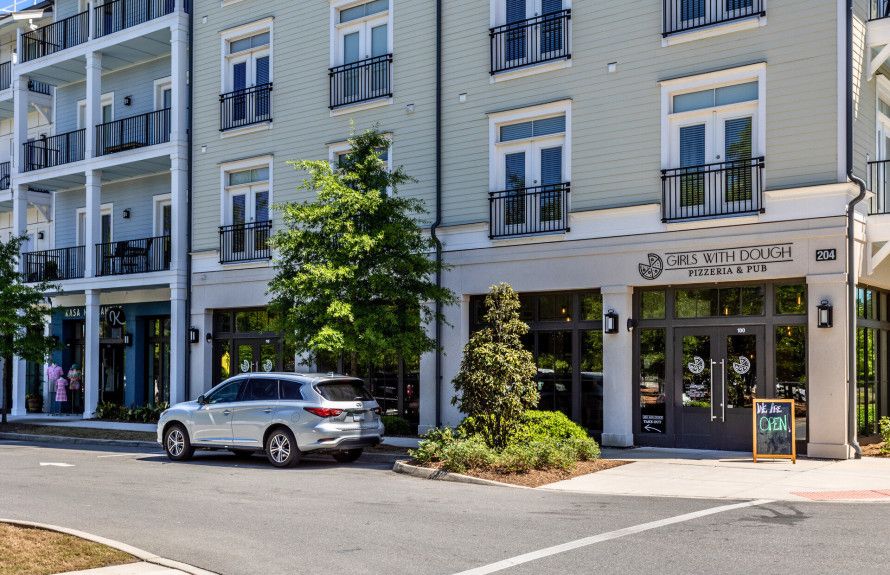 Onsite Dining & Shopping