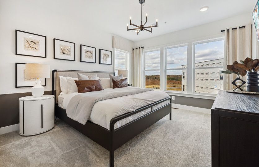 Luxury Owner's Bedroom with 2 Walk-in Closets - Model Representation