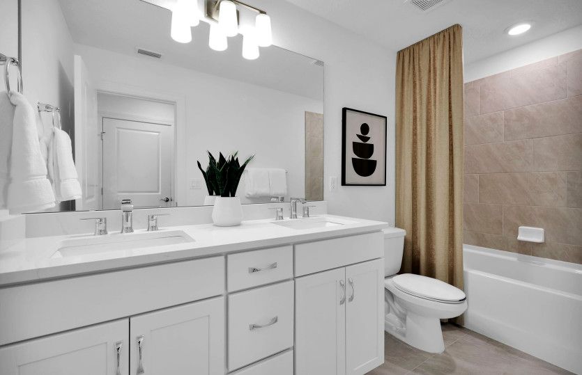 Easley Grand | Secondary Bathroom