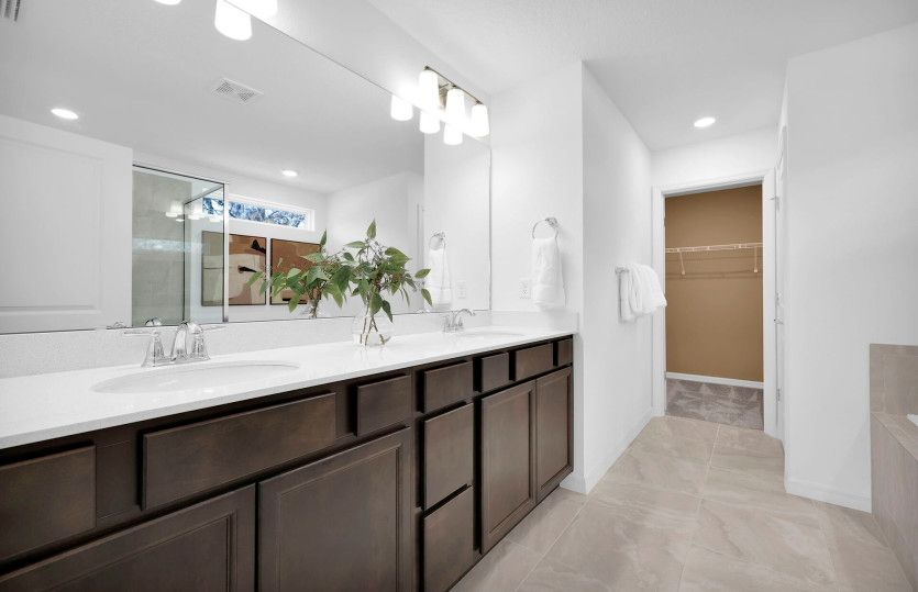Trailside Select | Owner's Bathroom