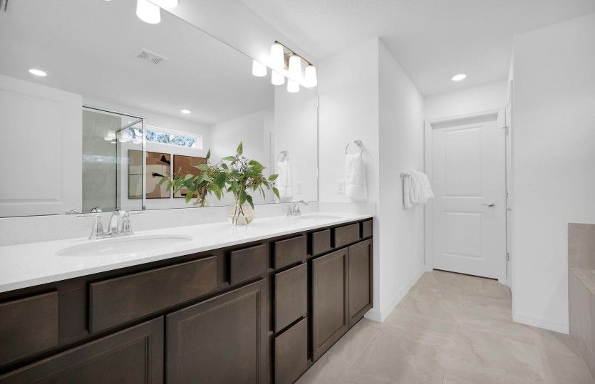 Trailside Select | Owner's Bathroom
