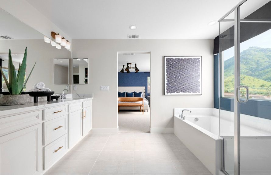 Pinewood Model Owner's Bath