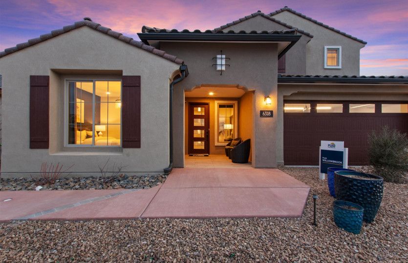 Take a tour of the Willowbrook floorplan!