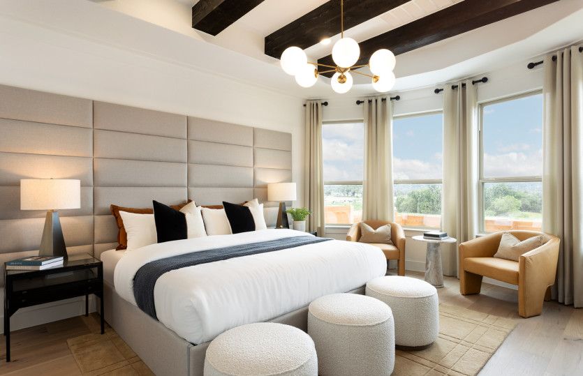 Owner's Bedroom with Baywindows