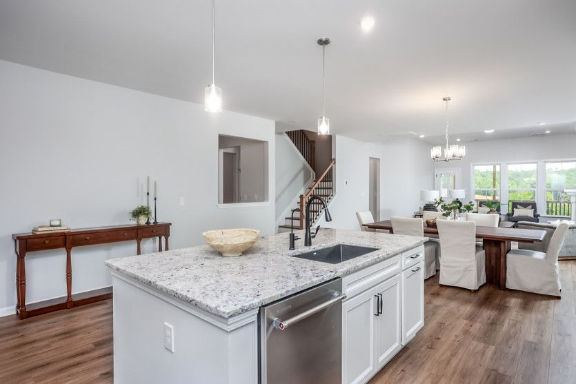 Kitchen & Dining