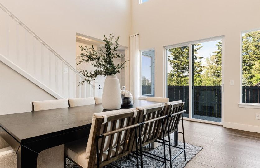 Dining Views to Side Patio