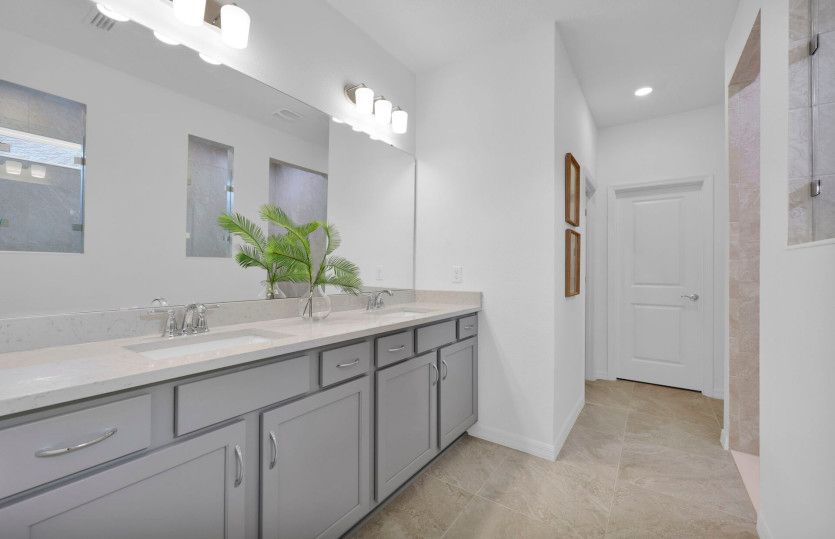 Medina | Owner's Bathroom