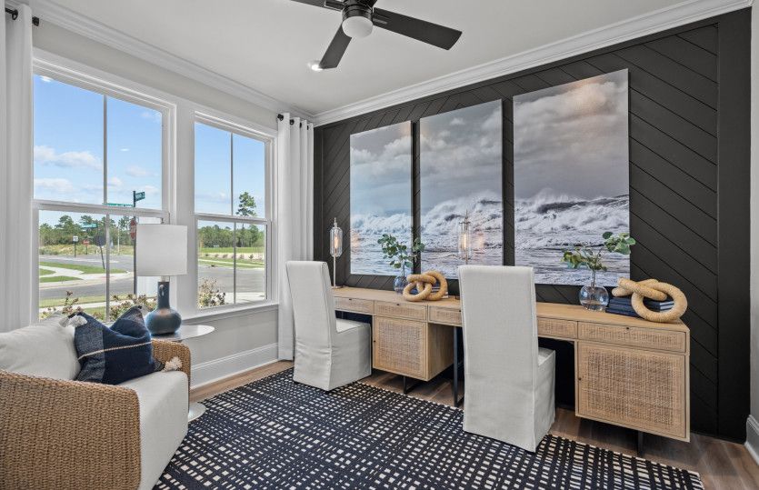Office space or flex space off the entry.