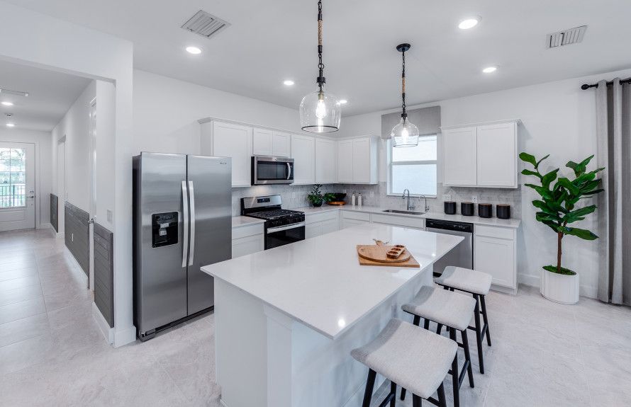 Spacious Kitchen Setting