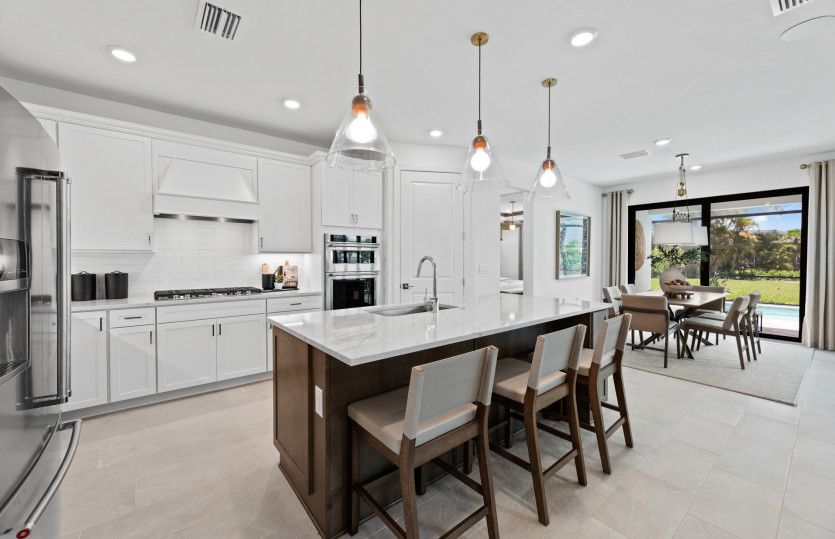 Kitchen with decorative back-splash and large center island