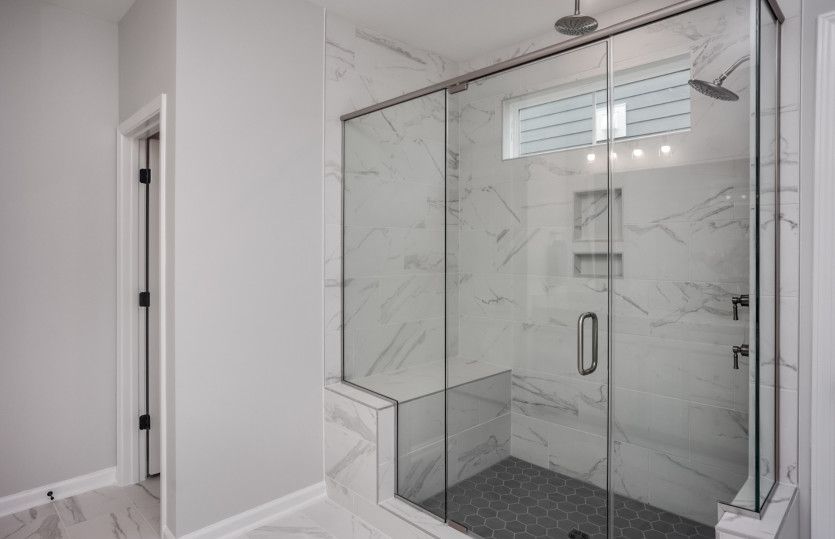 Moorpark Owner's Bath