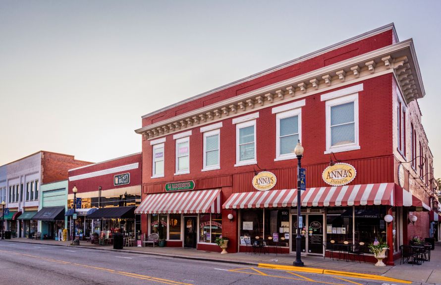 3 miles to Downtown Apex