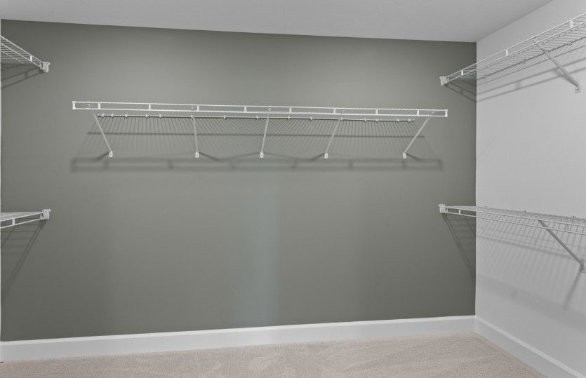 Spacious owner's suite Walk-in closet