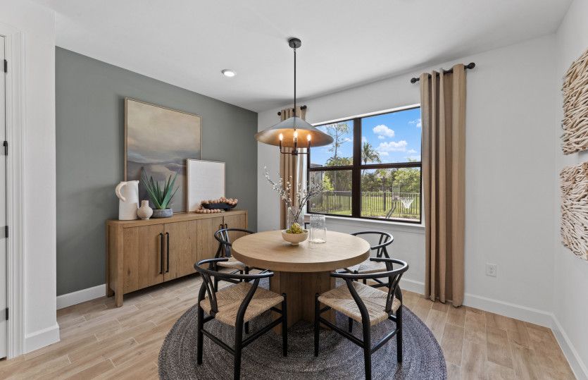 Café area, located right off the kitchen