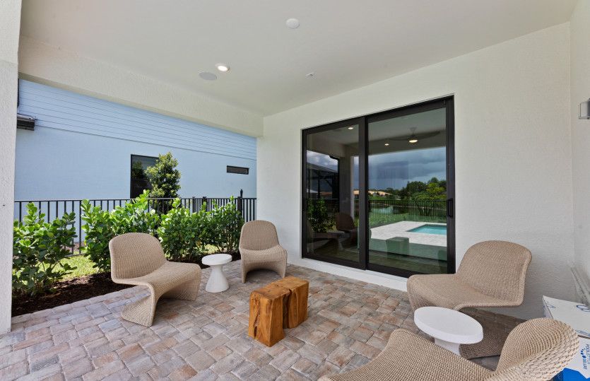 Covered lanai space