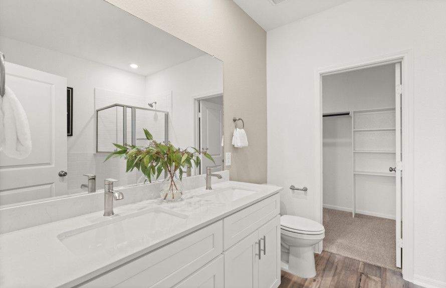 Double Sink in Owner's Bath