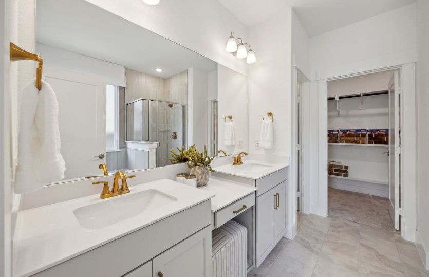 Double vanity in primary bath