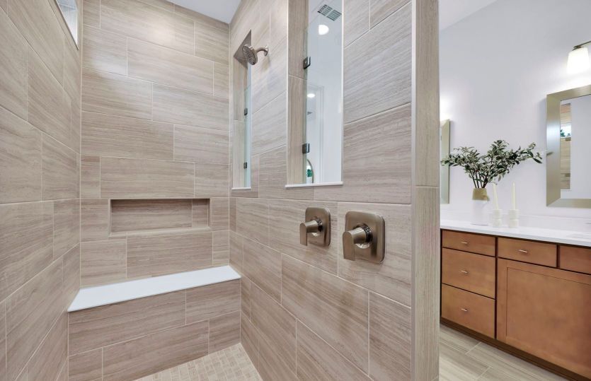 Mahogany | Owner's Bathroom