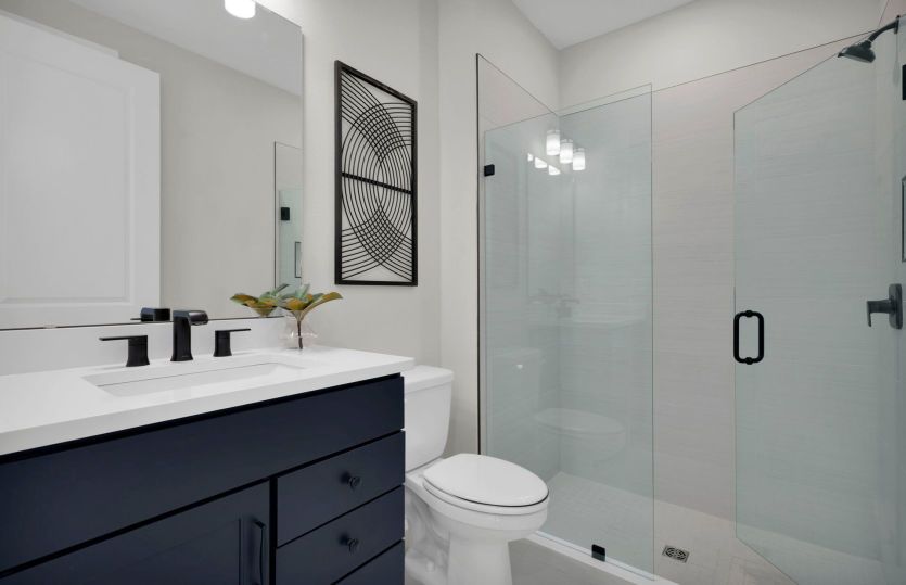 Coral Grand | Secondary Bathroom