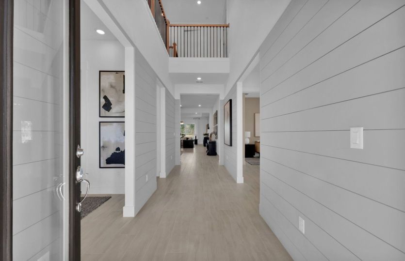 Merlot Grand | Entryway