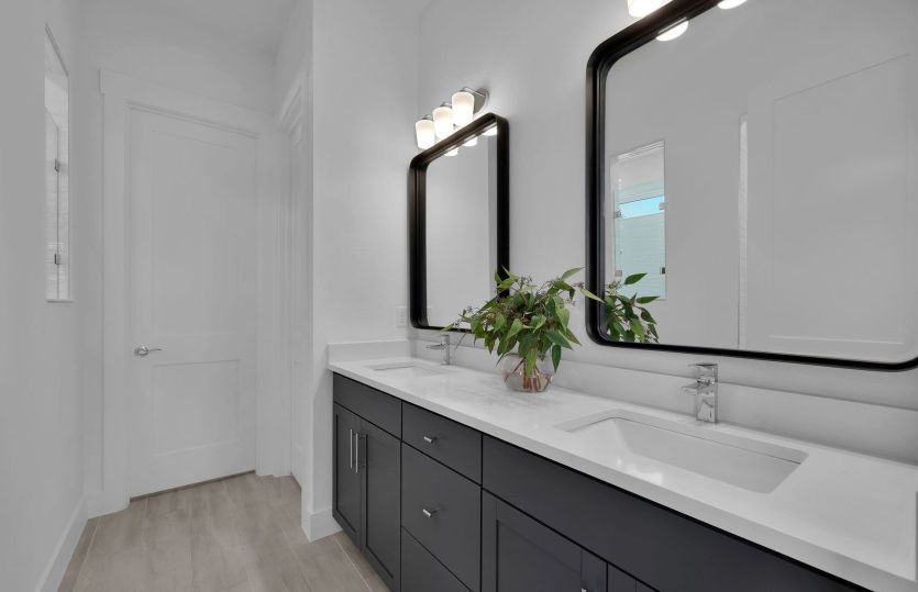 Merlot Grand | Owner's Bathroom