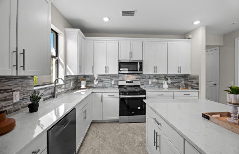Bright and open kitchen with white cabinets | Model Representation