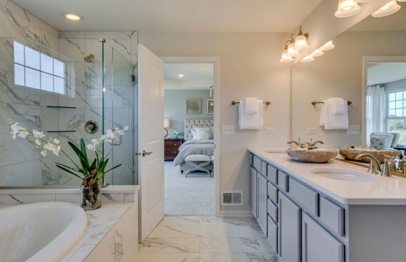 Spa-Like Owner's Bath with Dual Vanity and Separate Tub/Shower