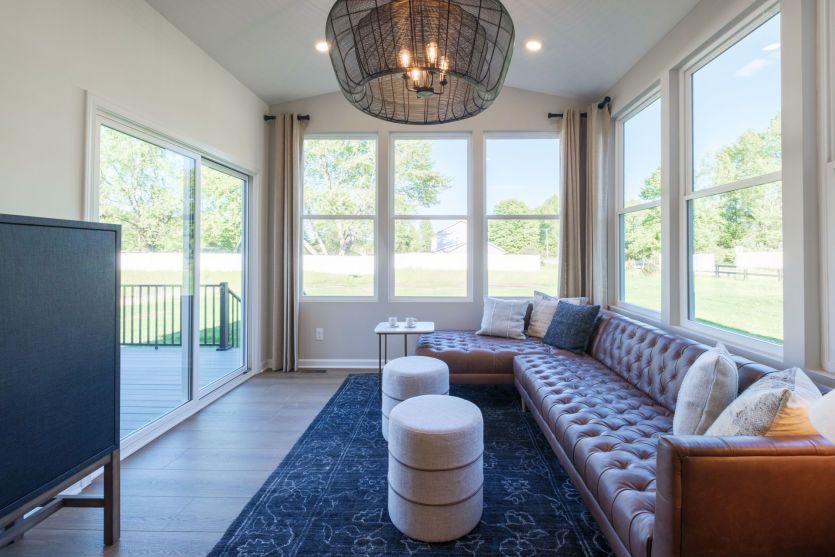 Window-Wrapped Sunroom