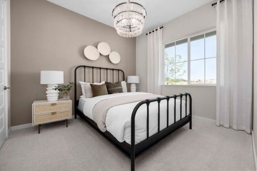 Guest suite bedroom