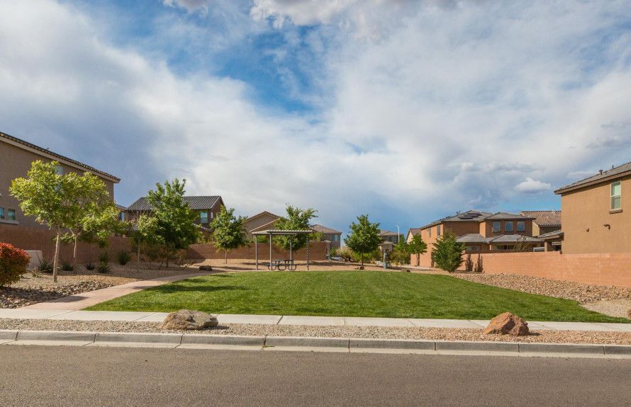 Pocket Park with Picnic Table