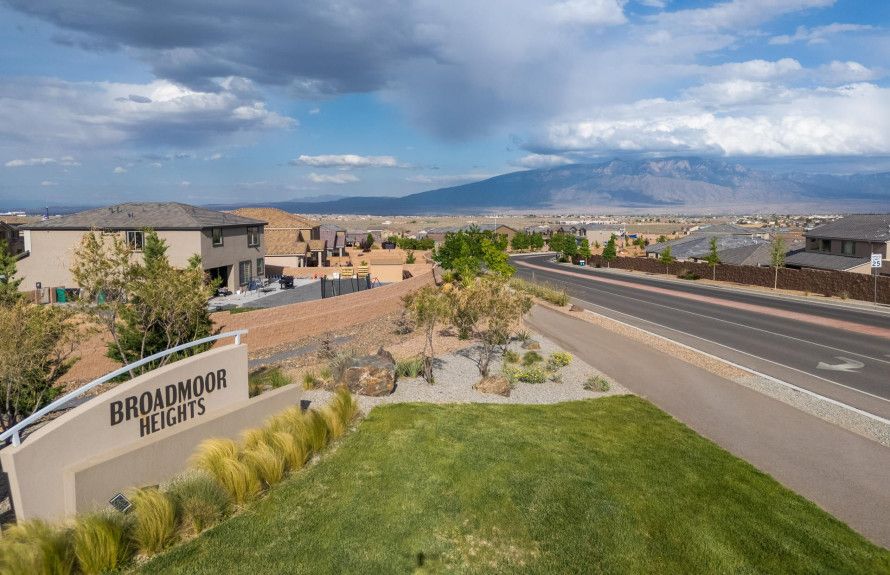 Broadmoor Heights Entry